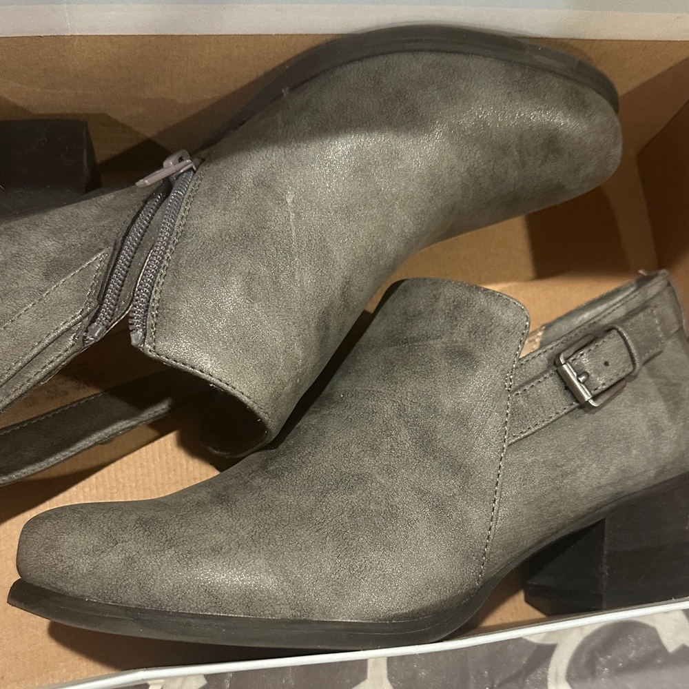 SOUL Naturalizer Gray Ankle Booties